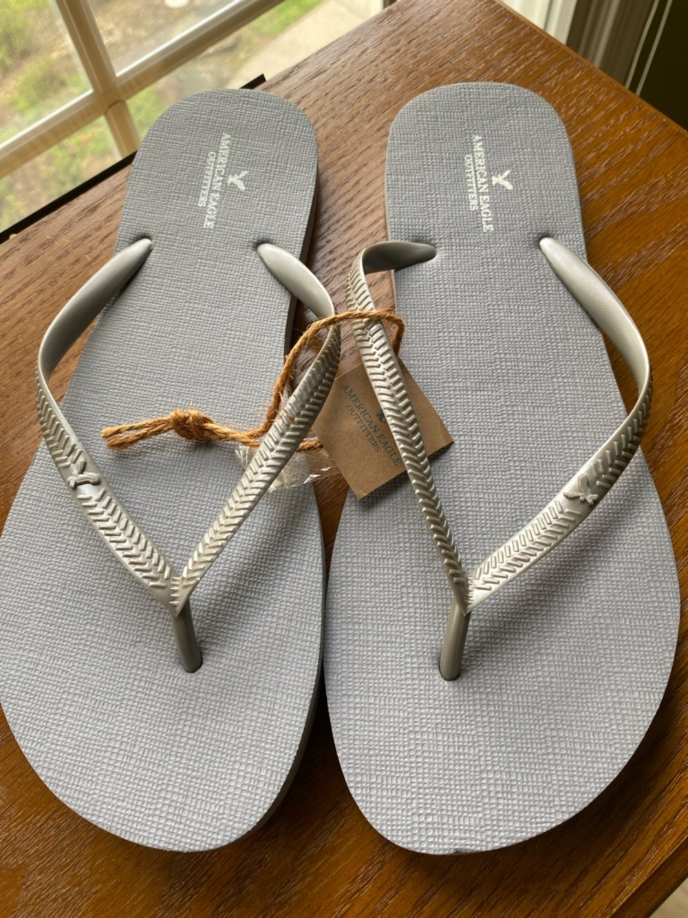 American Eagle Outfitters Light Gray Flip Flop Sandals size 9/10 - Picture 3 of 4